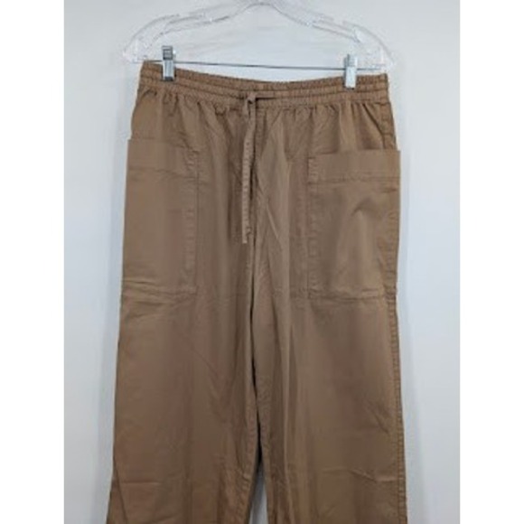 Everlane Pants - Everlane Easy Cargo Pants Tan Pull on wide leg NWT Women's sz Medium